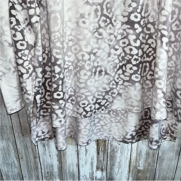 Jodifl White Leopard High Low Long Sleeve Blouse - Picture 2 of 6